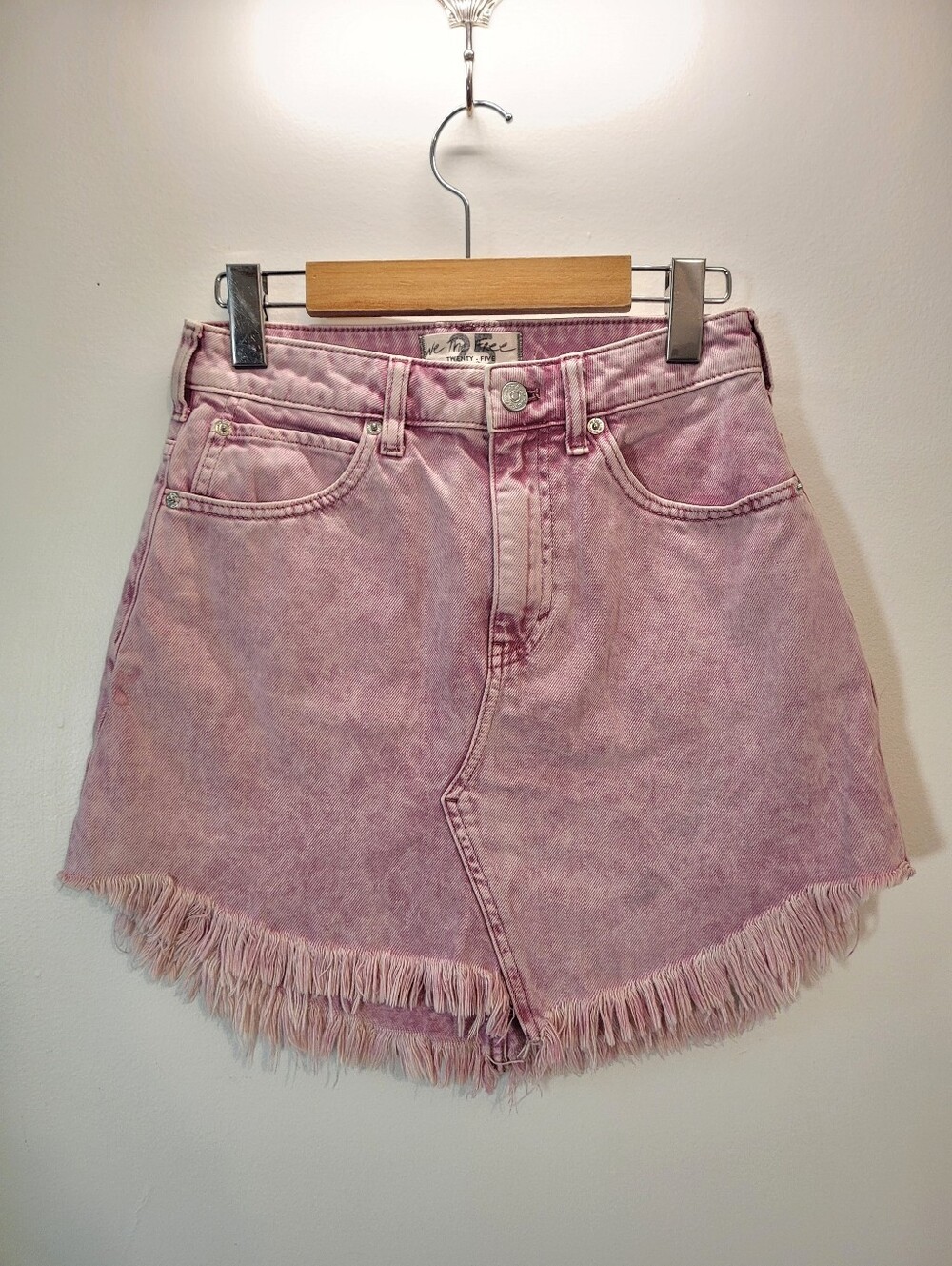 We The Free Bailey Pink Acid Wash Fringe Denim Mini Skirt - Size 25